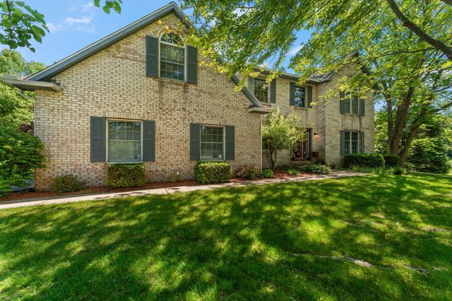 579 Fleetwood Drive N, Valparaiso, IN 46385