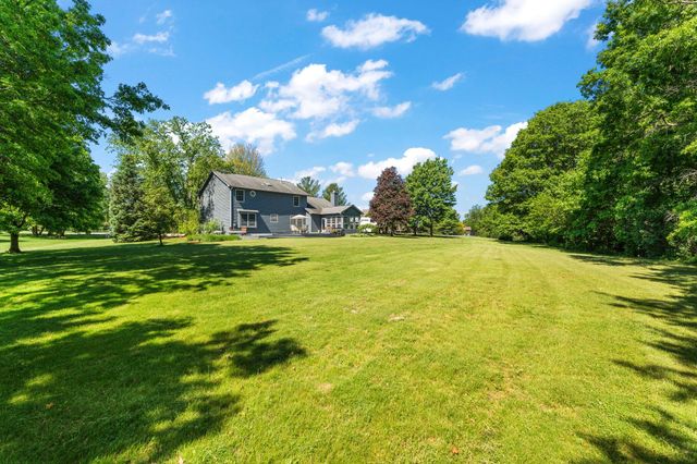 579 Fleetwood Drive N, Valparaiso, IN 46385