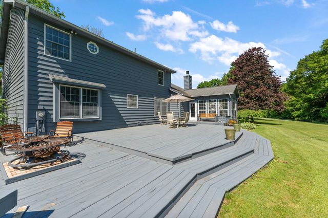 579 Fleetwood Drive N, Valparaiso, IN 46385