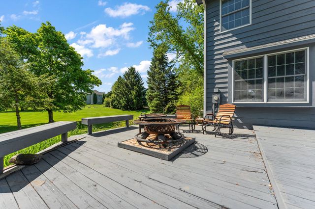 579 Fleetwood Drive N, Valparaiso, IN 46385