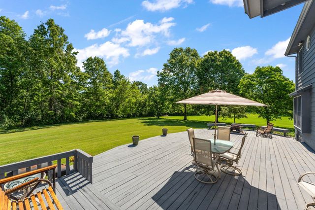 579 Fleetwood Drive N, Valparaiso, IN 46385
