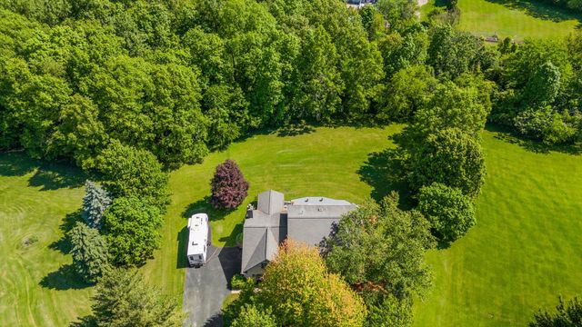 579 Fleetwood Drive N, Valparaiso, IN 46385