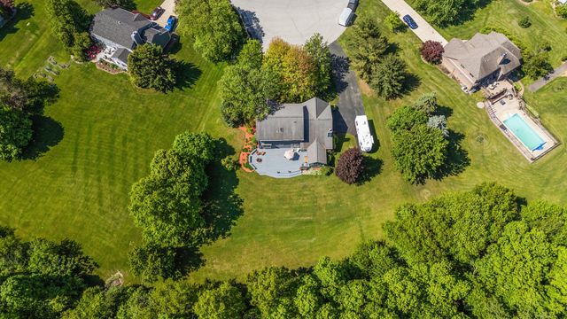 579 Fleetwood Drive N, Valparaiso, IN 46385