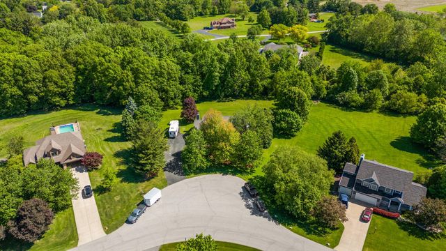 579 Fleetwood Drive N, Valparaiso, IN 46385