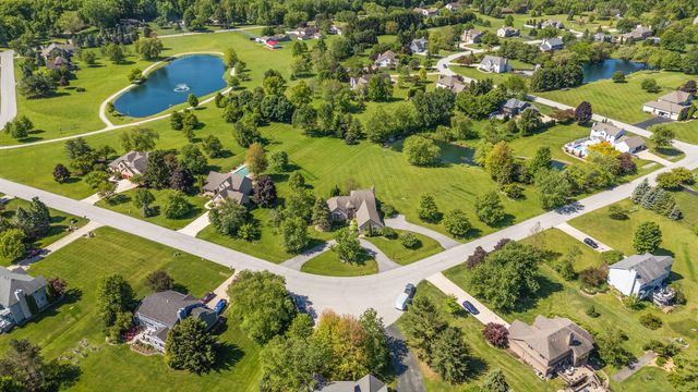 579 Fleetwood Drive N, Valparaiso, IN 46385