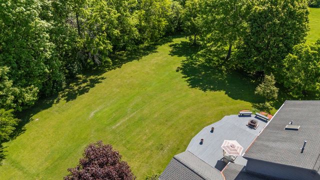 579 Fleetwood Drive N, Valparaiso, IN 46385