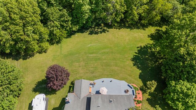 579 Fleetwood Drive N, Valparaiso, IN 46385
