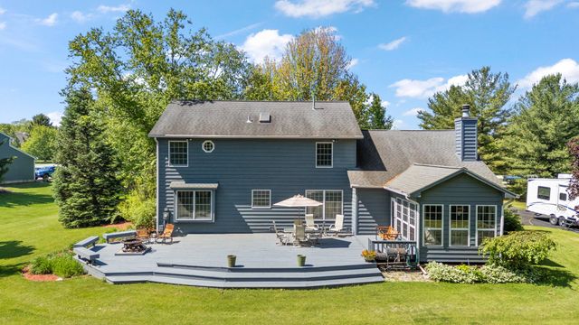 579 Fleetwood Drive N, Valparaiso, IN 46385