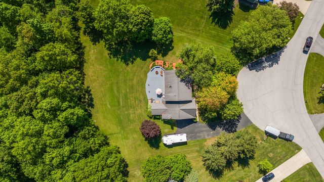 579 Fleetwood Drive N, Valparaiso, IN 46385