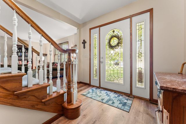 579 Fleetwood Drive N, Valparaiso, IN 46385