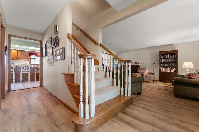 579 Fleetwood Drive N, Valparaiso, IN 46385