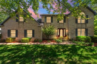 579 Fleetwood Drive N, Valparaiso, IN 46385