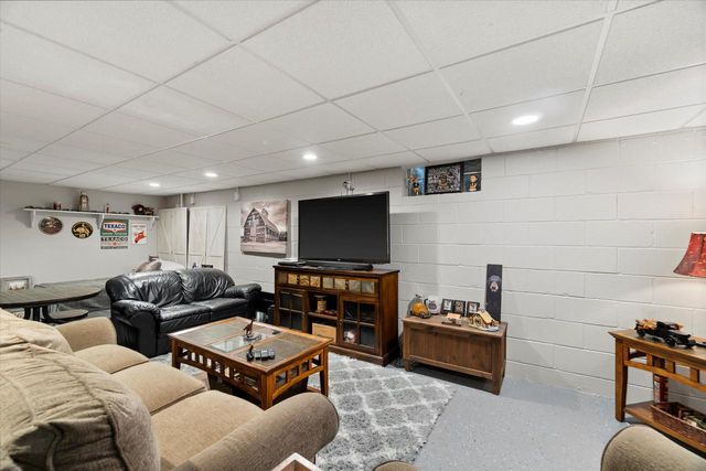 7050 W Ohio AVENUE, Milwaukee, WI 53219