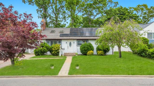 59 E Cedar Street, Massapequa, NY 11758