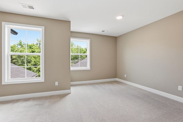 240 Sugartree Lane, Versailles, KY 40383