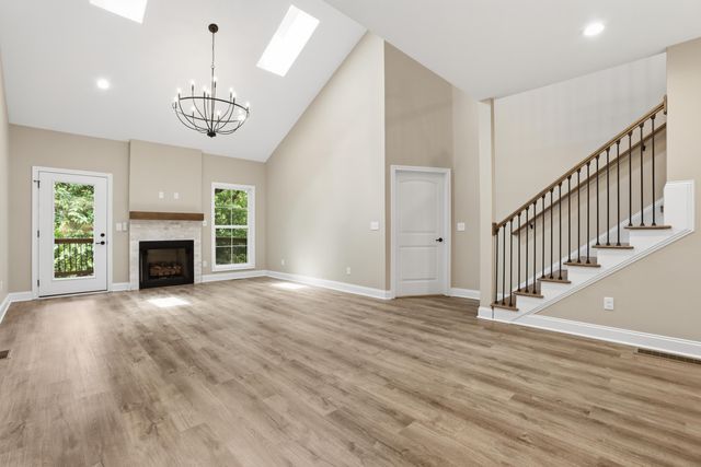 240 Sugartree Lane, Versailles, KY 40383