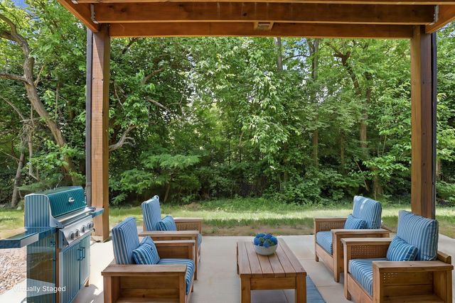 240 Sugartree Lane, Versailles, KY 40383