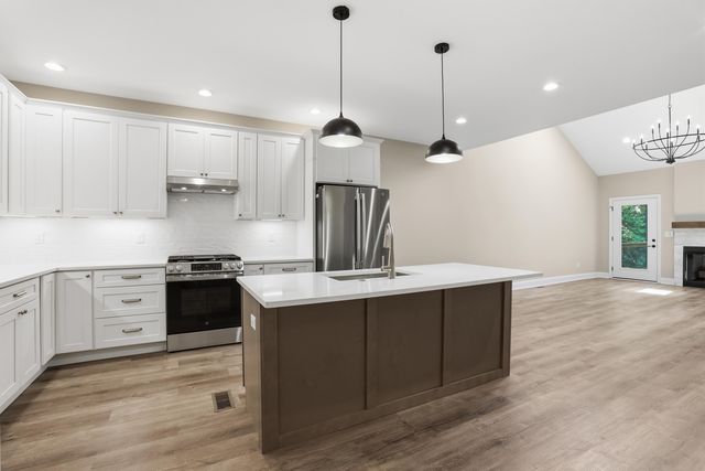 240 Sugartree Lane, Versailles, KY 40383