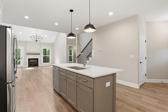 240 Sugartree Lane, Versailles, KY 40383