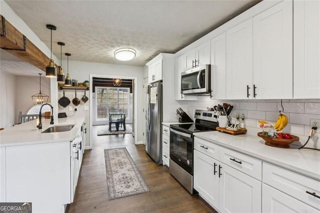 5595 Vaughn Road, Woodstock, GA 30188