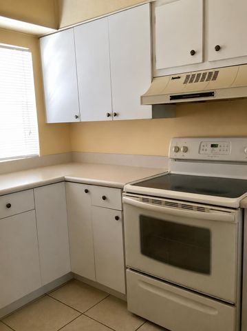 9325 LAGOON Place 107, Davie, FL 33324