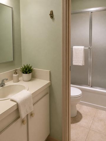 9325 LAGOON Place 107, Davie, FL 33324