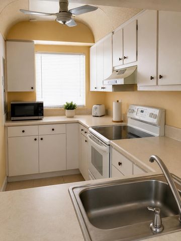 9325 LAGOON Place 107, Davie, FL 33324