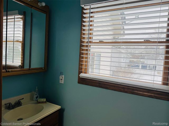 412 Rosette Street, Holly Village, MI 48442