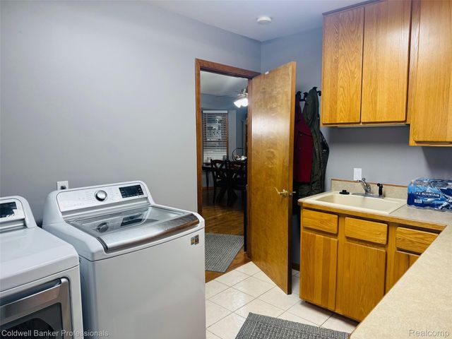 412 Rosette Street, Holly Village, MI 48442