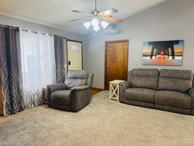 412 Rosette Street, Holly Village, MI 48442