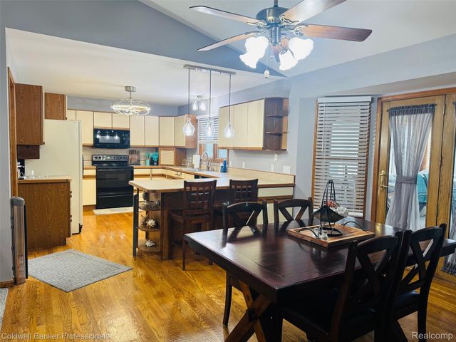 412 Rosette Street, Holly Village, MI 48442