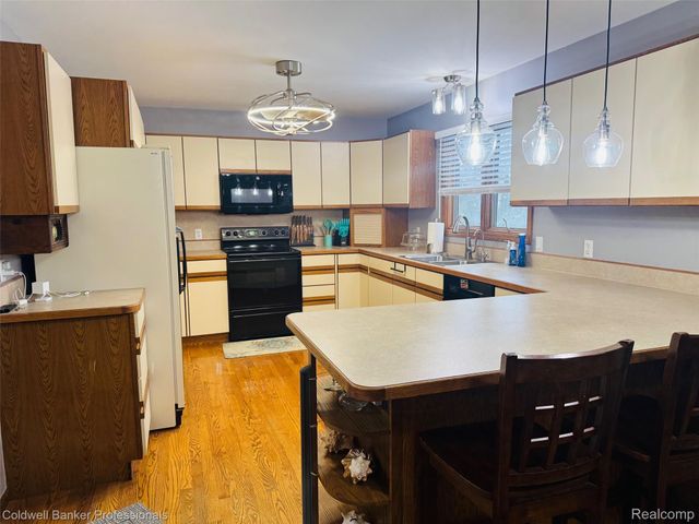 412 Rosette Street, Holly Village, MI 48442