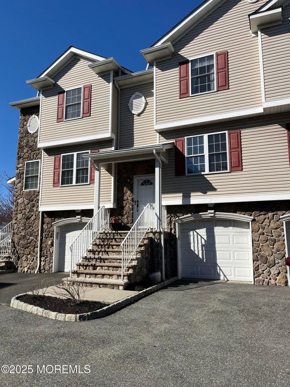 264 Midland Avenue 32, Saddle Brook, NJ 07663