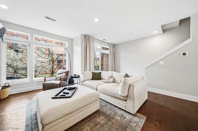 1245 W 75th Street D-1245, Cleveland, OH 44102