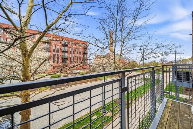 1245 W 75th Street D-1245, Cleveland, OH 44102