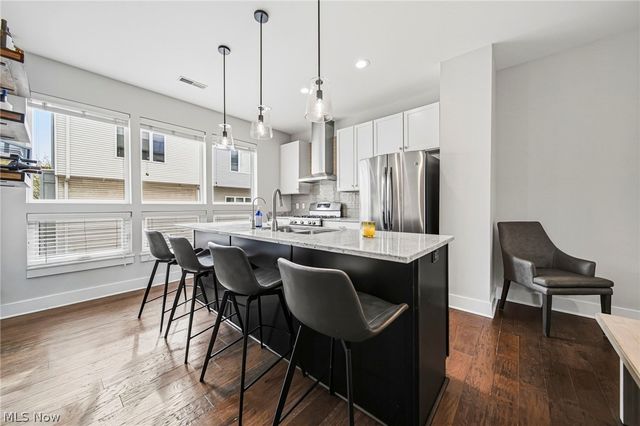 1245 W 75th Street D-1245, Cleveland, OH 44102