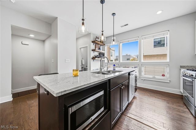 1245 W 75th Street D-1245, Cleveland, OH 44102