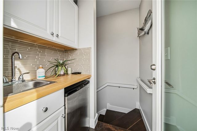 1245 W 75th Street D-1245, Cleveland, OH 44102