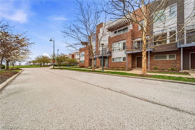 1245 W 75th Street D-1245, Cleveland, OH 44102