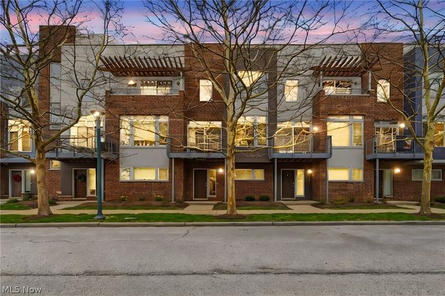 1245 W 75th Street D-1245, Cleveland, OH 44102