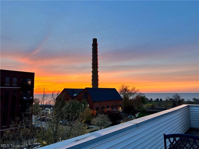 1245 W 75th Street D-1245, Cleveland, OH 44102