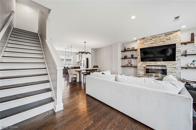 1245 W 75th Street D-1245, Cleveland, OH 44102