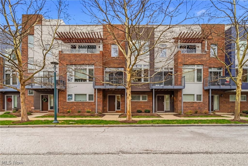 1245 W 75th Street D-1245, Cleveland, OH 44102