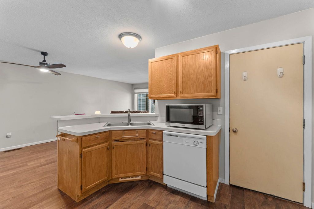 9915 Fillmore Street NE, Blaine, MN 55434 — photo 4