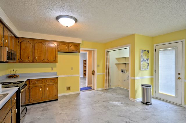 141 RICHVIEW RD, S, Clarksville, TN 37043