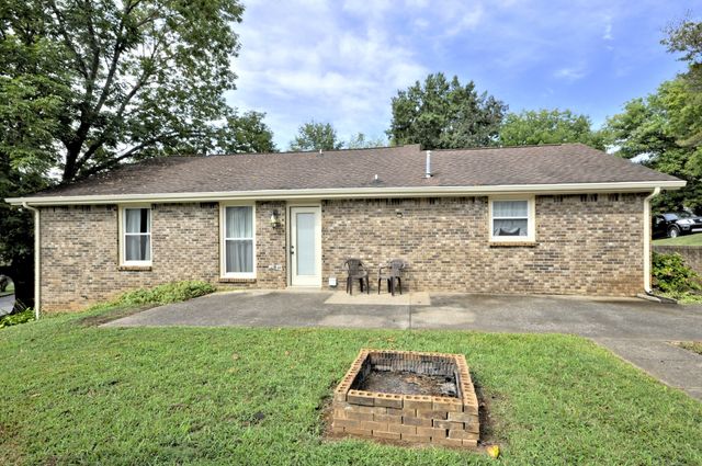 141 RICHVIEW RD, S, Clarksville, TN 37043