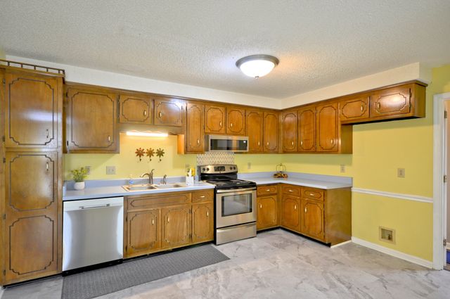 141 RICHVIEW RD, S, Clarksville, TN 37043