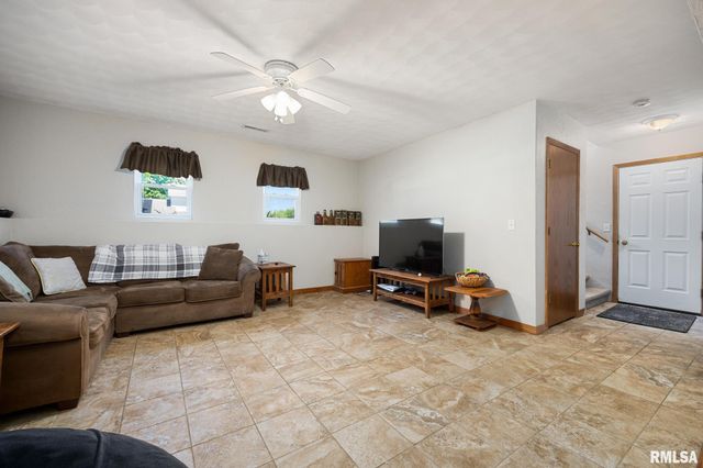 104 INDEPENDENCE Drive, East Peoria, IL 61611