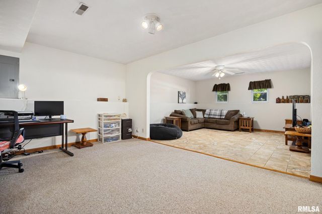 104 INDEPENDENCE Drive, East Peoria, IL 61611