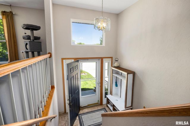 104 INDEPENDENCE Drive, East Peoria, IL 61611